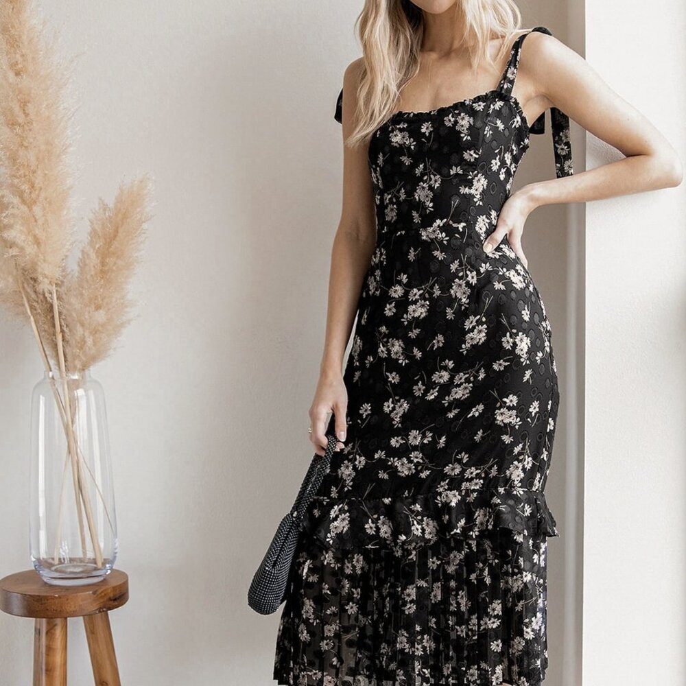 Lulus Terrace Views Black Floral Print Tiered Midi Dress NWT